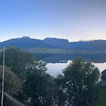 Casa Hauge Fjord View Gasthuis Sandane