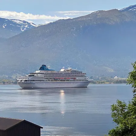 Casa Hauge Fjord View 4* Sandane