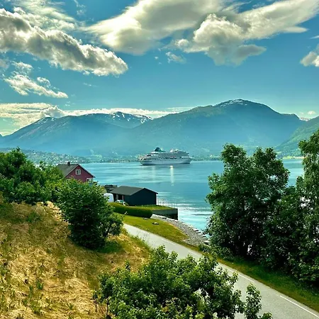 Penzion Casa Hauge Fjord View Sandane