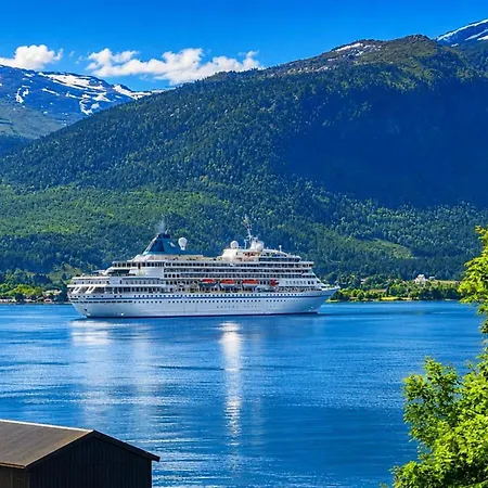 Casa Hauge Fjord View 4* Sandane