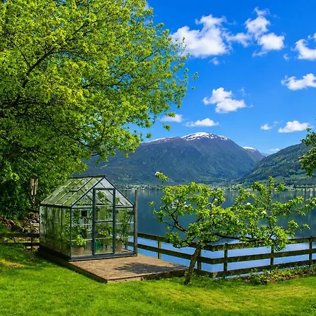 Casa Hauge Fjord View Penzion Sandane