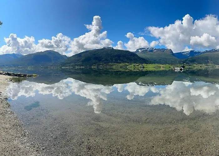 Guest house Casa Hauge Fjord View Sandane