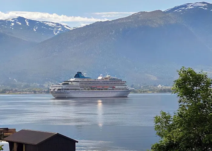 Casa Hauge Fjord View * Sandane